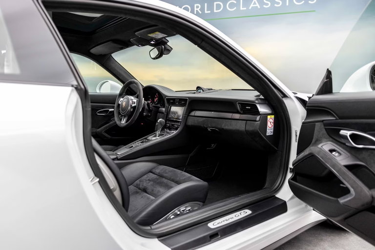 Porsche 991 Carrera GTS