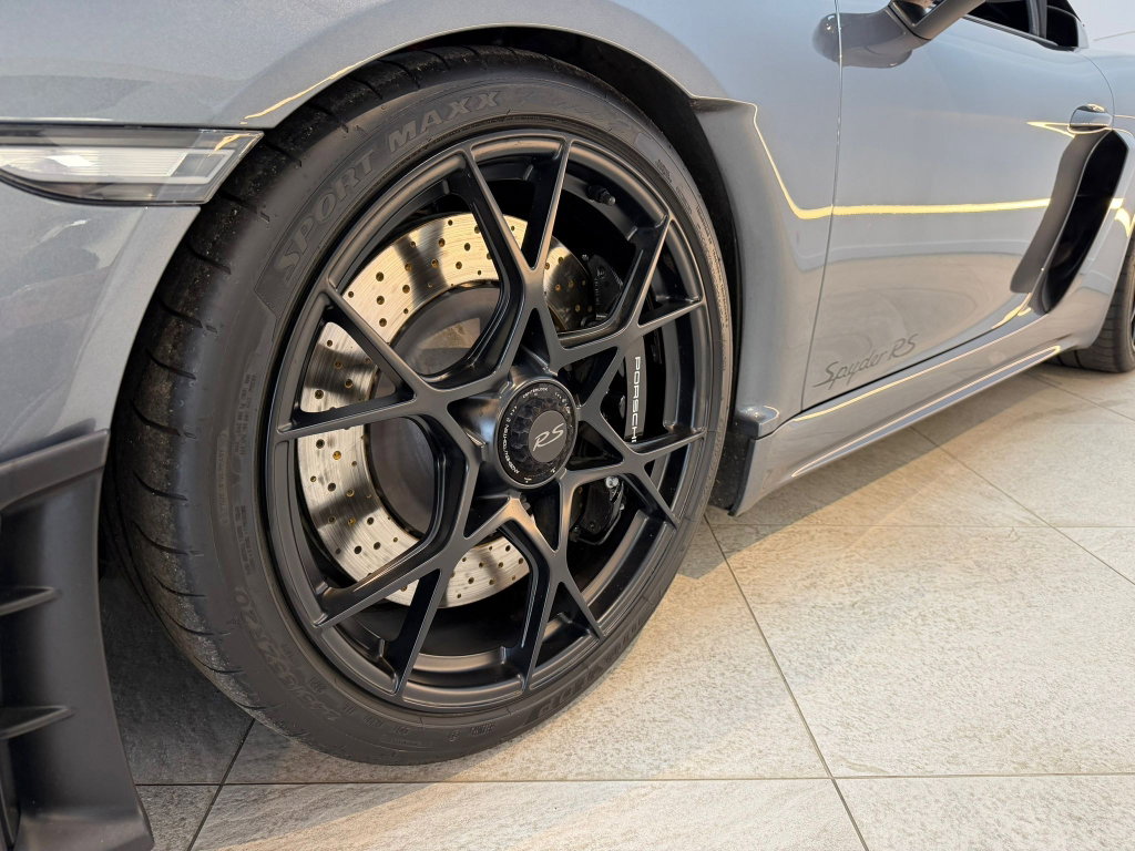 Porsche 718 Spyder RS