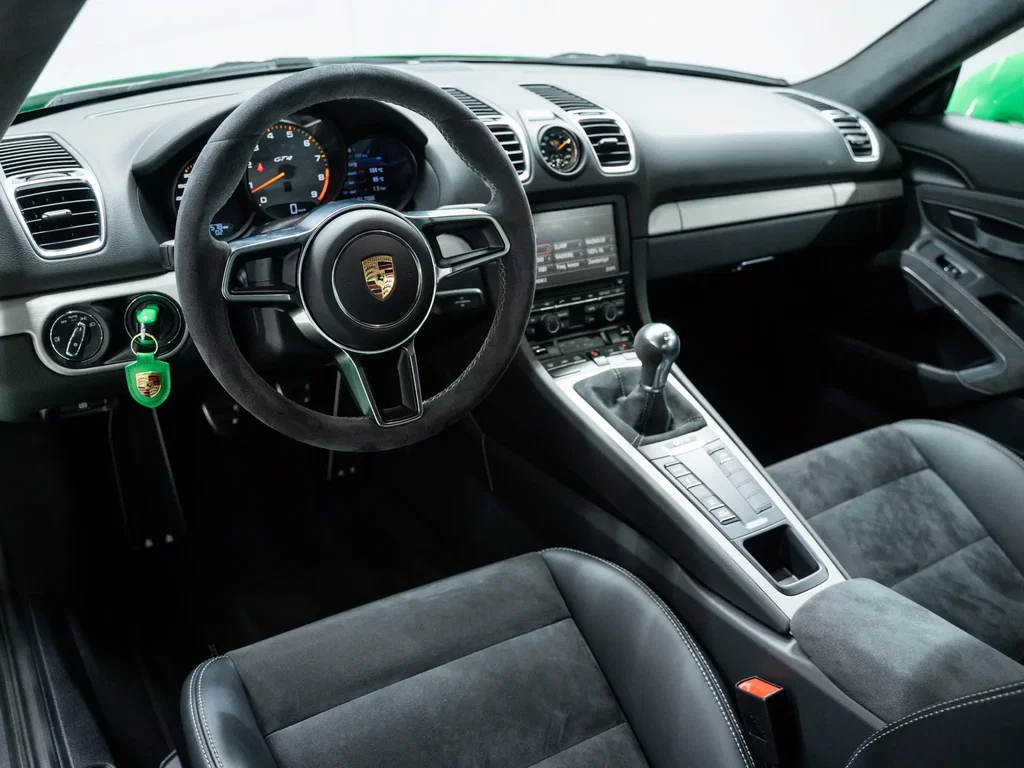 Porsche 981 Cayman GT4