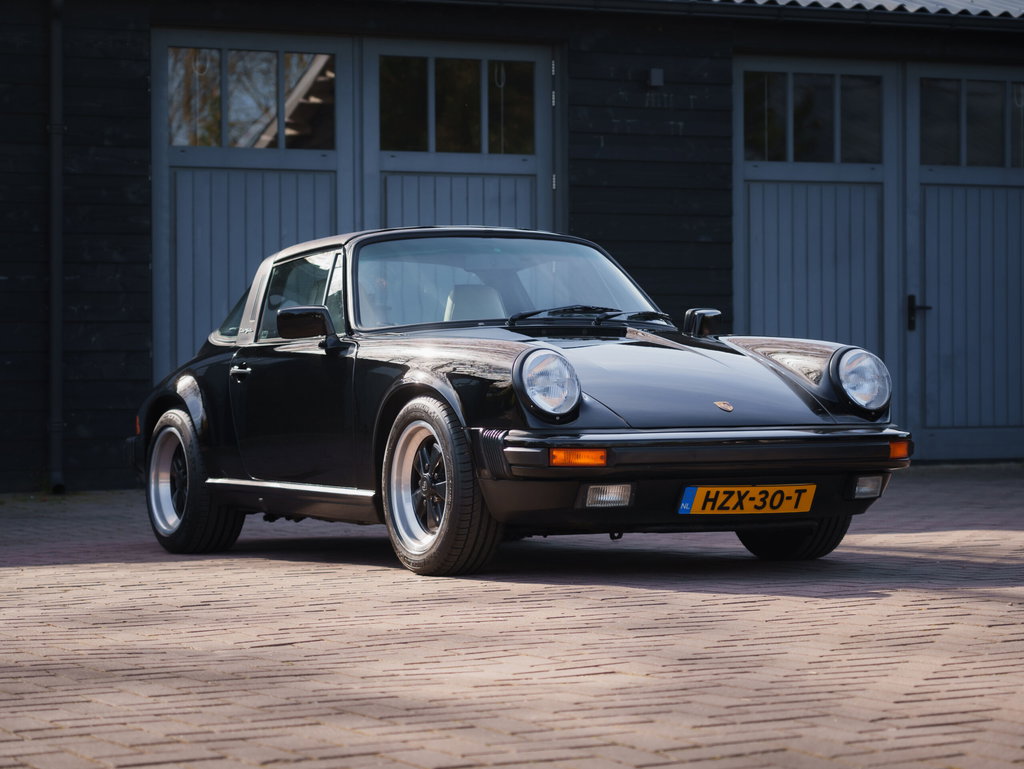 Porsche 911 Carrera 3.2 (US)