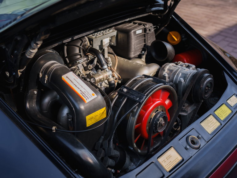 Porsche 911 Carrera 3.2 (US)