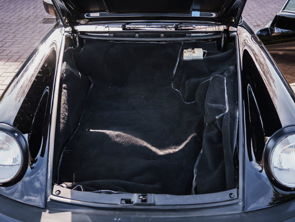 Porsche 911 Carrera 3.2 (US)