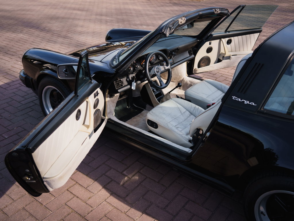 Porsche 911 Carrera 3.2 (US)