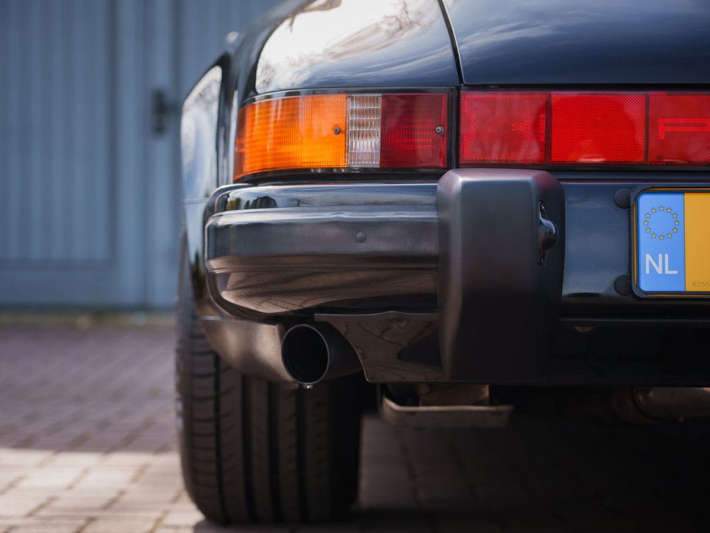 Porsche 911 Carrera 3.2 (US)