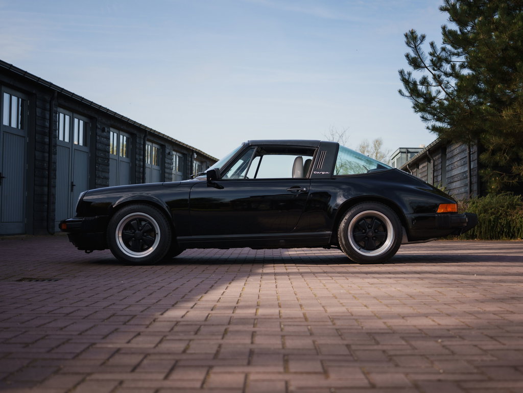 Porsche 911 Carrera 3.2 (US)