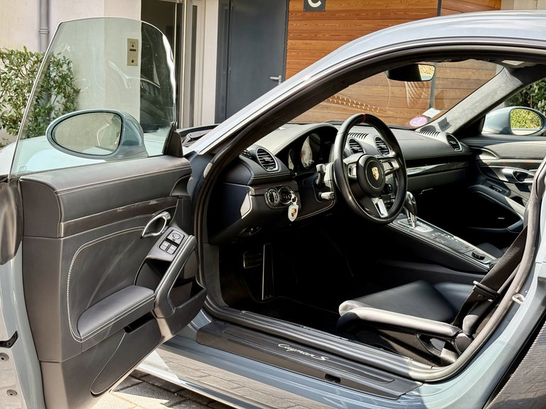 Porsche 718 Cayman S