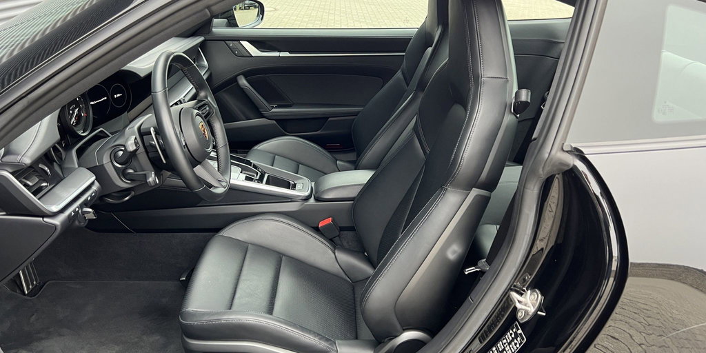 Porsche 992 Carrera GTS