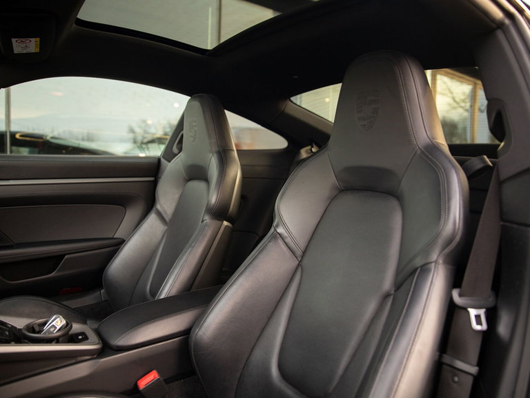 Porsche 992 Carrera