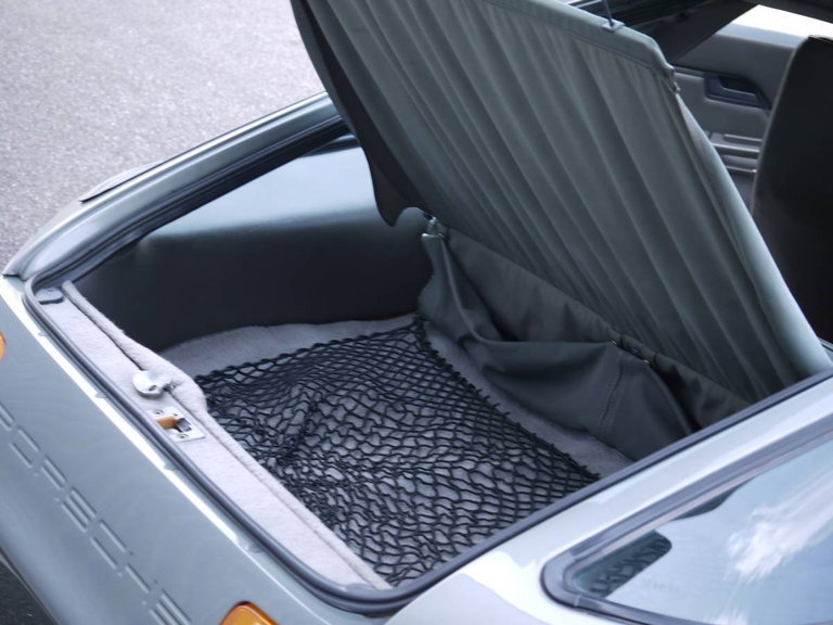 Porsche 928 S4