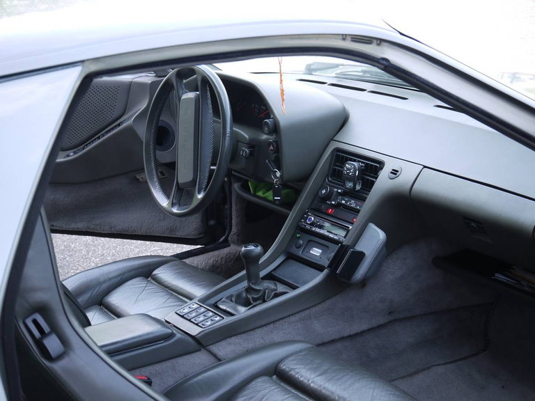 Porsche 928 S4