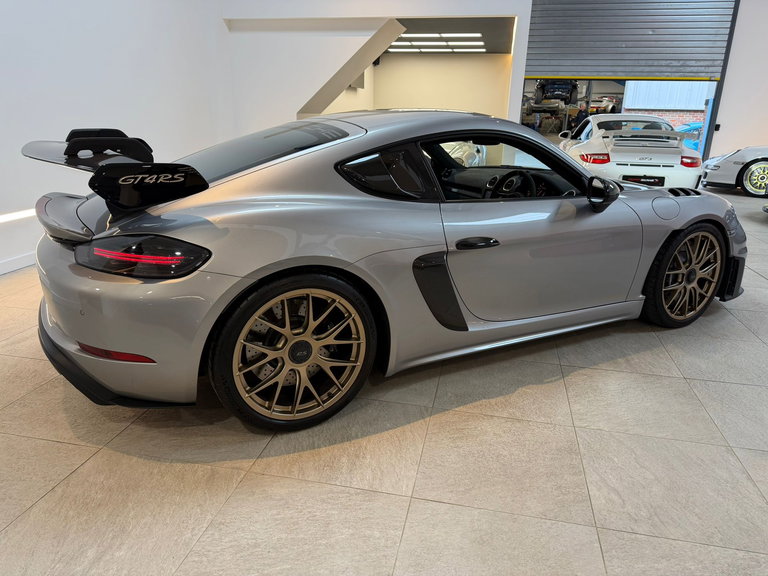 Porsche 718 Cayman GT4 RS