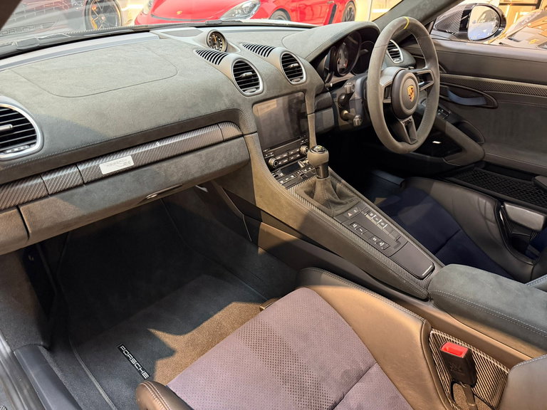 Porsche 718 Cayman GT4 RS