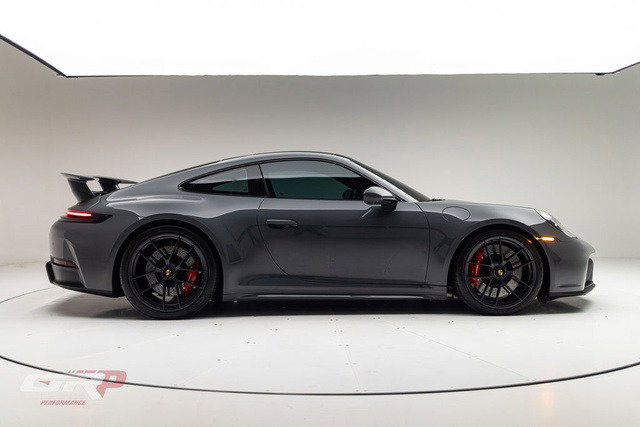 Porsche 992 Carrera 4 GTS
