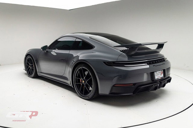 Porsche 992 Carrera 4 GTS