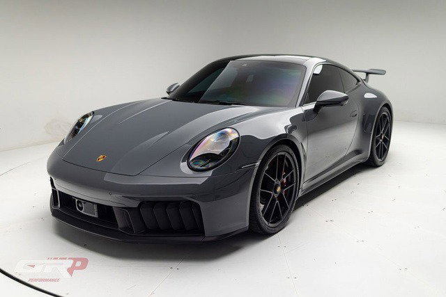 Porsche 992 Carrera 4 GTS