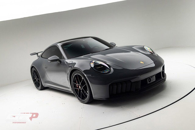 Porsche 992 Carrera 4 GTS