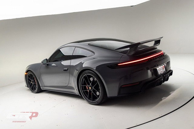 Porsche 992 Carrera 4 GTS
