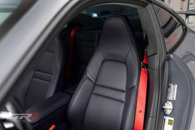 Porsche 992 Carrera 4 GTS