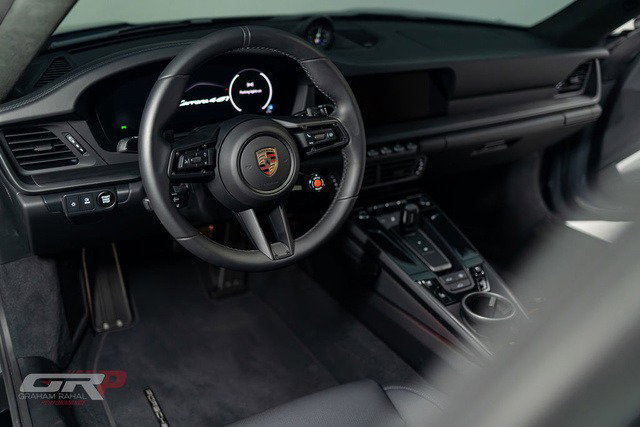 Porsche 992 Carrera 4 GTS