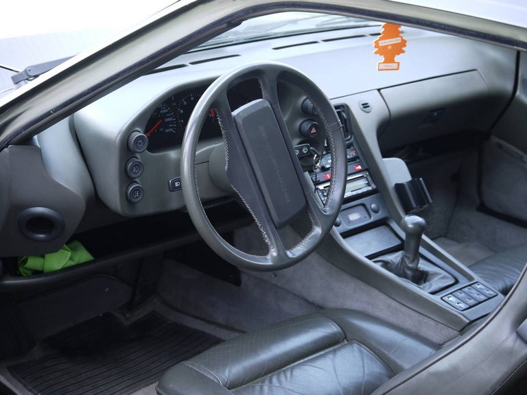 Porsche 928 S4