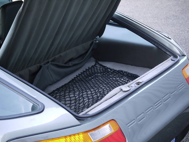 Porsche 928 S4