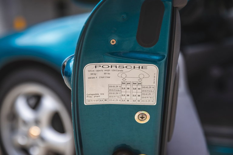 Porsche 993 Carrera 4