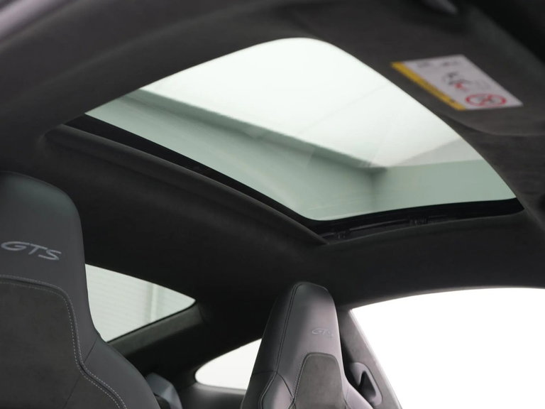 Porsche 992.2 Carrera 4 GTS