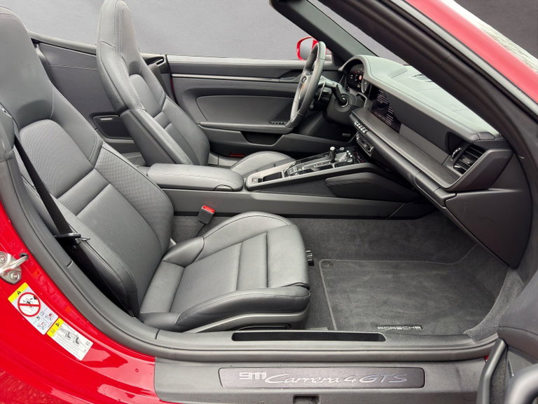 Porsche 992 Carrera 4 GTS