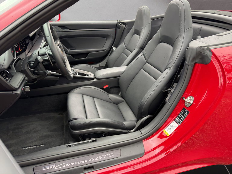 Porsche 992 Carrera 4 GTS