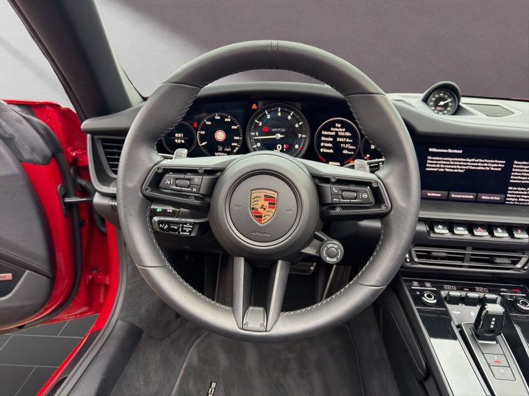 Porsche 992 Carrera 4 GTS