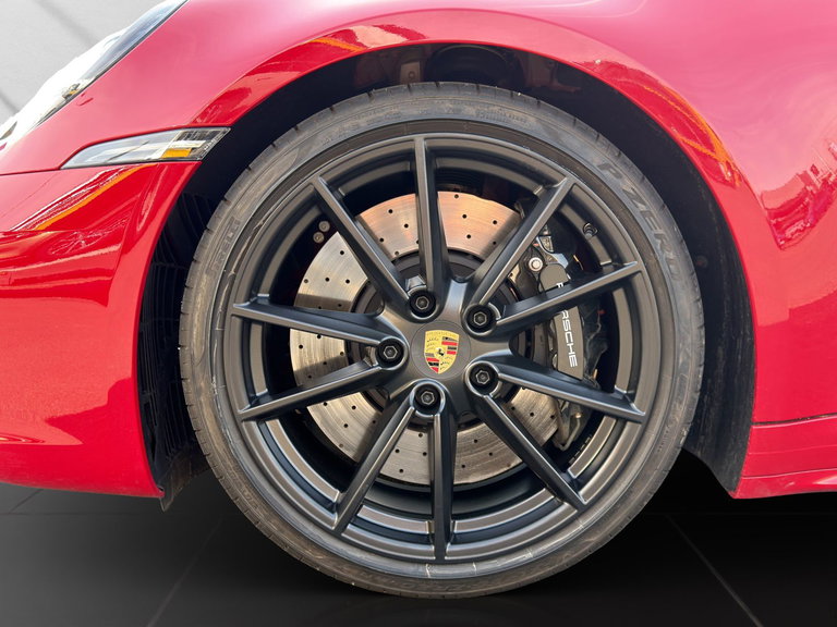 Porsche 992 Carrera 4 GTS