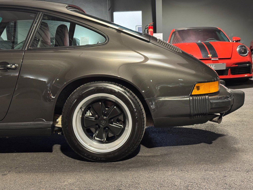 Porsche 911 Carrera 3.2