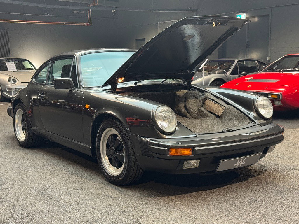 Porsche 911 Carrera 3.2