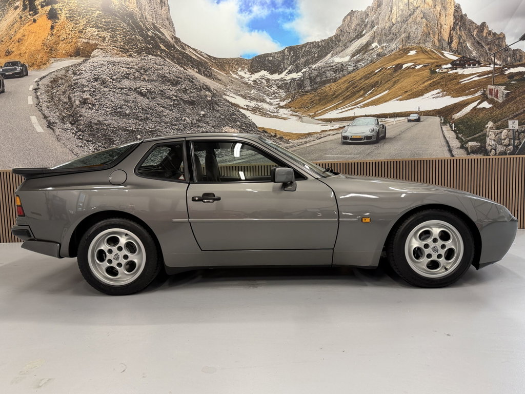 マルデン　バイブル　チャコールグレー Porsche 944 Turbo Coupé 1988 - elferspot.com - Marketplace for