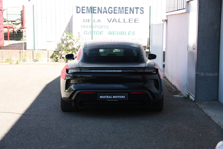 Porsche Taycan Turbo