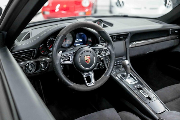 Porsche 991.2 Carrera GTS