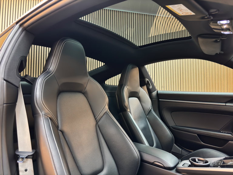 Porsche 992 Carrera