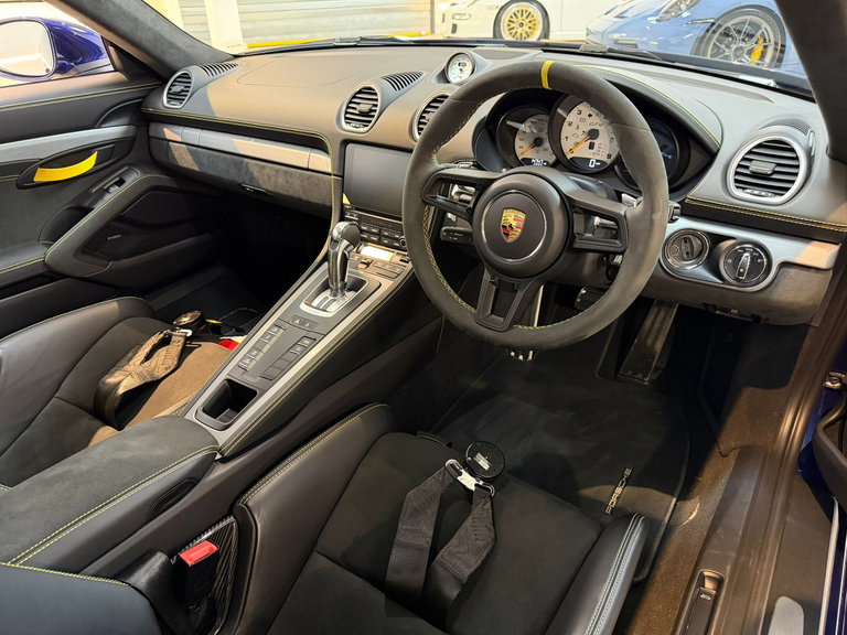 Porsche 718 Cayman GT4
