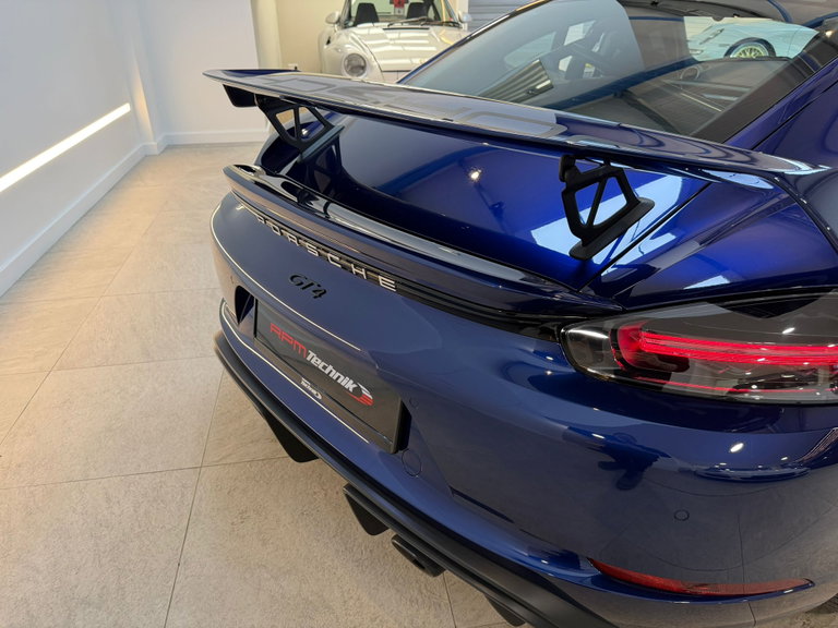 Porsche 718 Cayman GT4