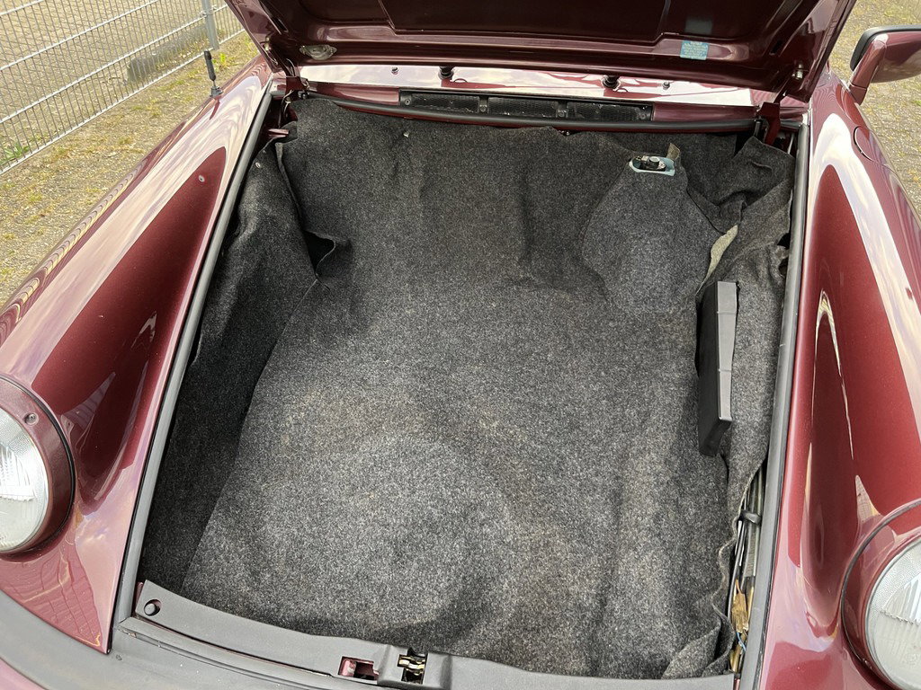 Porsche 911 Carrera 3.2 (US)