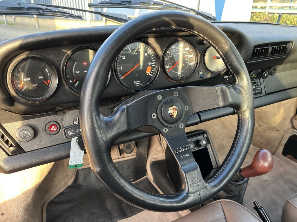 Porsche 911 Carrera 3.2 (US)
