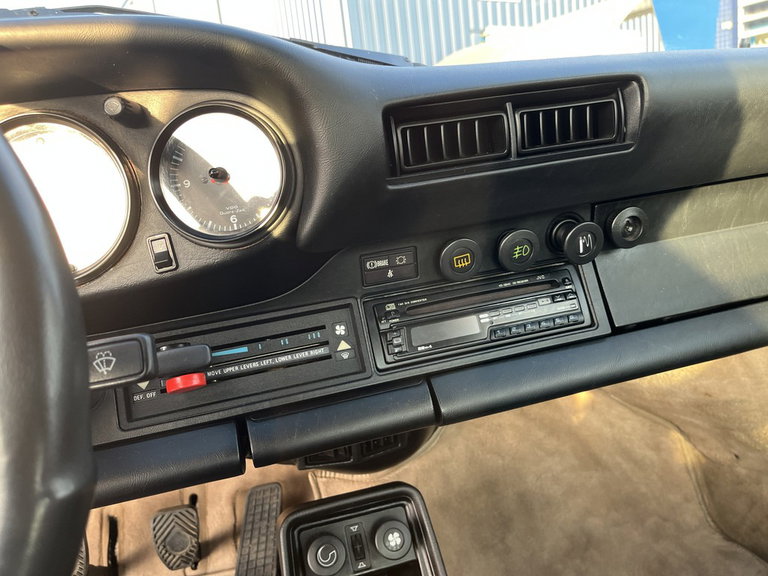 Porsche 911 Carrera 3.2 (US)