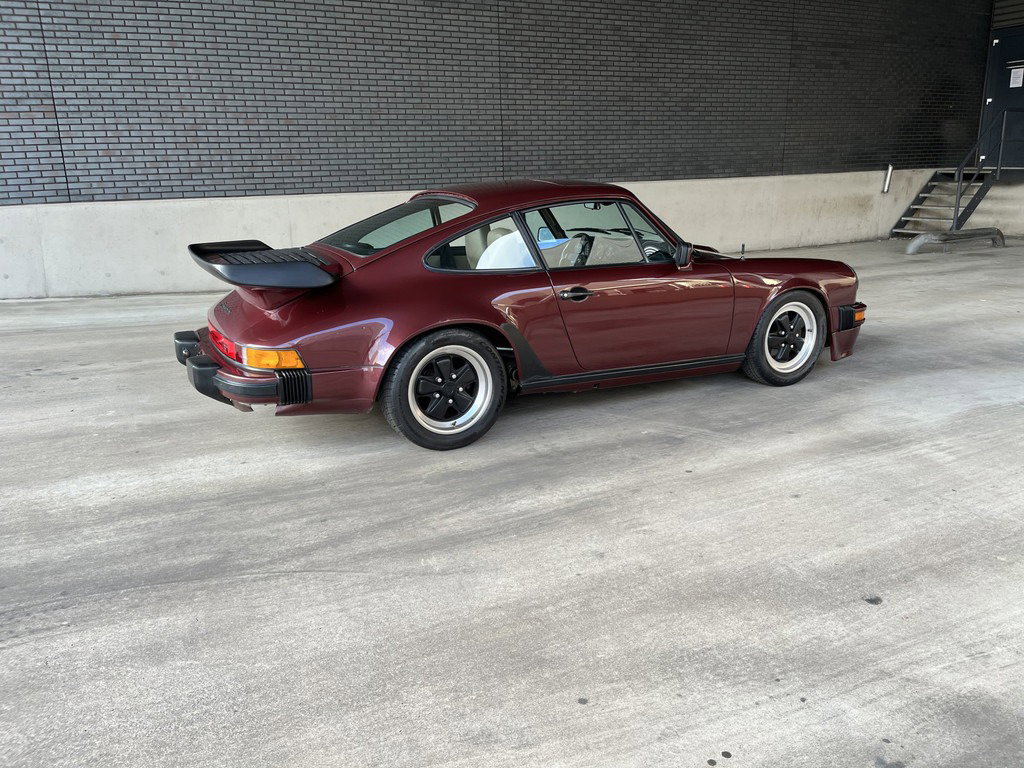 Porsche 911 Carrera 3.2 (US)