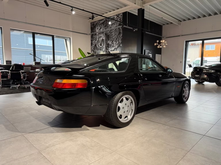 Porsche 928 S4