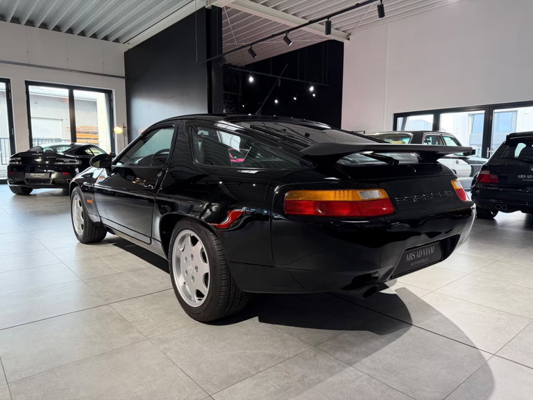 Porsche 928 S4