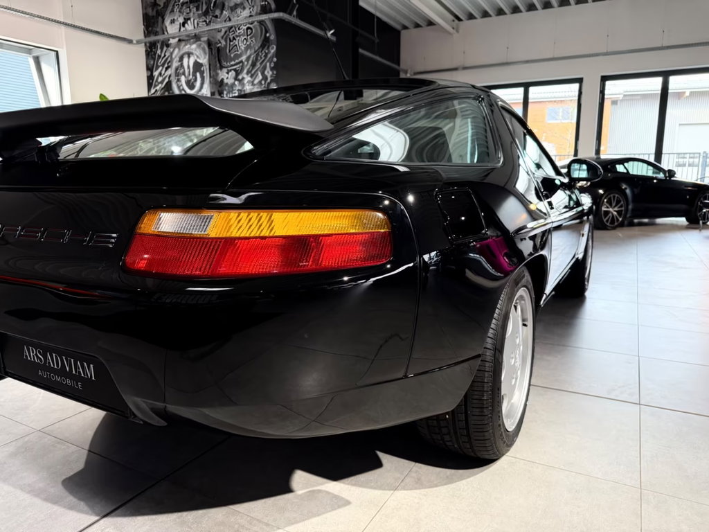 Porsche 928 S4