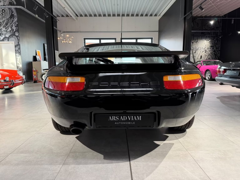 Porsche 928 S4