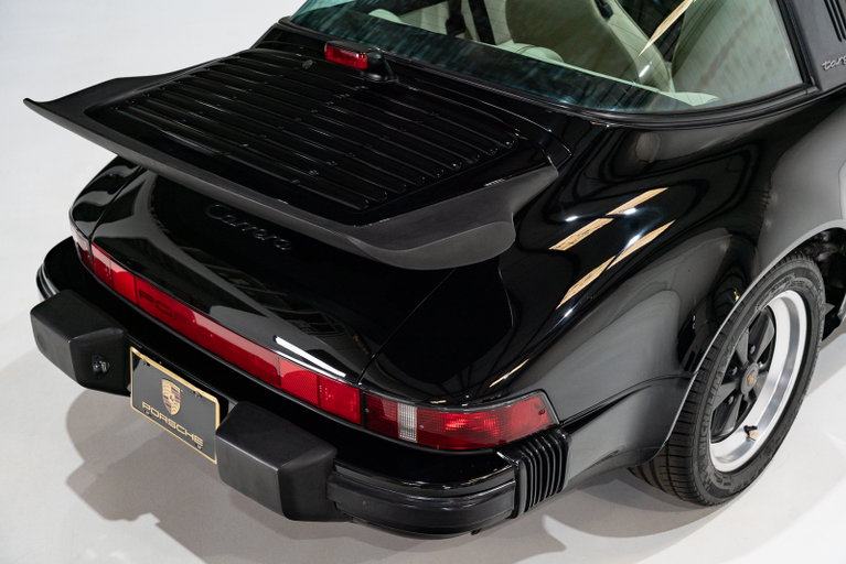 Porsche 911 Carrera 3.2 (US)