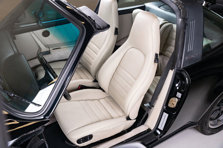 Porsche 911 Carrera 3.2 (US)