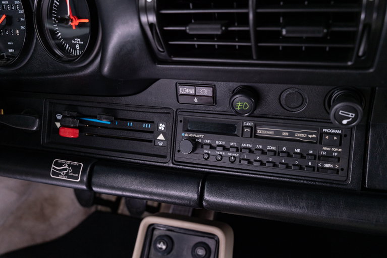 Porsche 911 Carrera 3.2 (US)